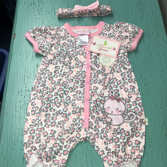 duck duck goose Other - NWT Matching Onesie and headband